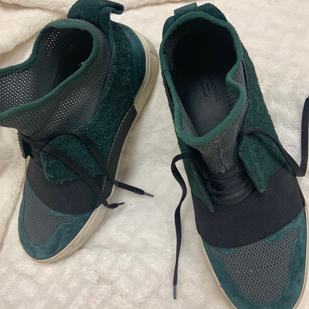 Sneakers - Picture 2 of 4